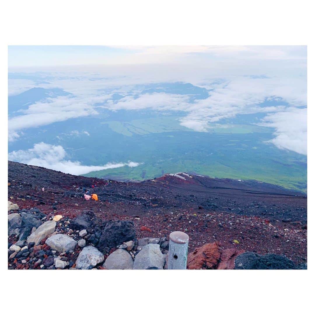前原穂高さんのインスタグラム写真 - (前原穂高Instagram)「人生4回目の富士登山行ってきました！ Violet登山部🙆 今回は山開きしてすぐ吉田口ルートです。 どんどん装備が充実してきているので そろそろもっと本格的な山に チャレンジしてみようかなー👍 ㅤㅤㅤ #富士山 #Violet登山部」7月21日 0時03分 - hodaka