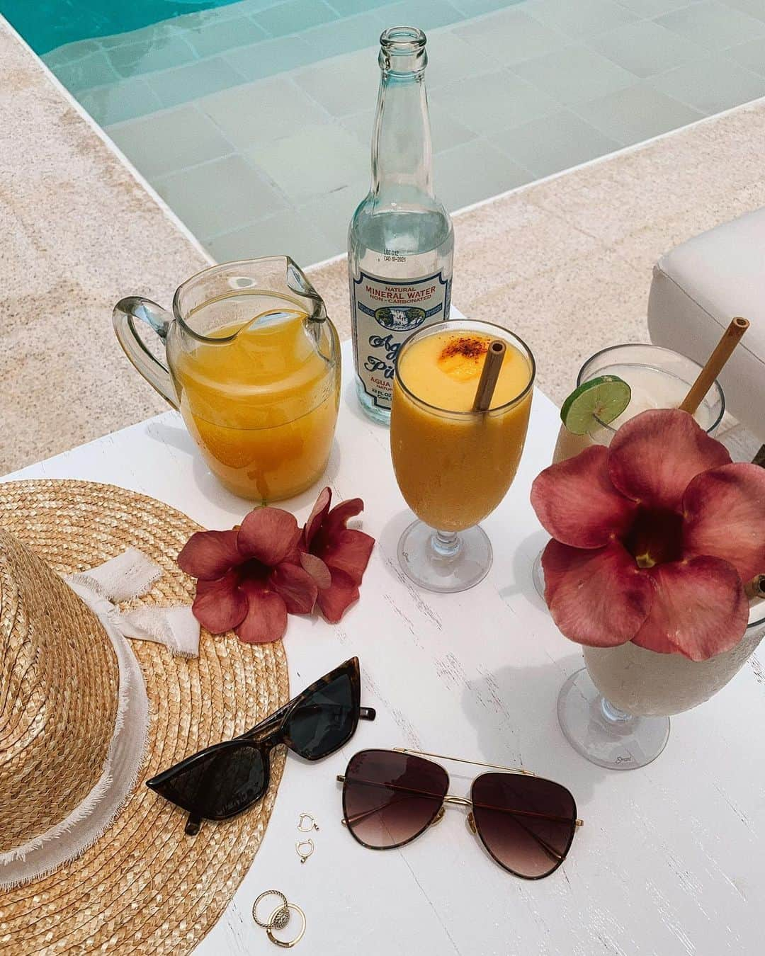 シェイ・ミッチェルさんのインスタグラム写真 - (シェイ・ミッチェルInstagram)「Swapped my margaritas for some straight up mango juice. I miss my margaritas... 😂 #REVOLVEsummer」7月21日 0時23分 - shaymitchell