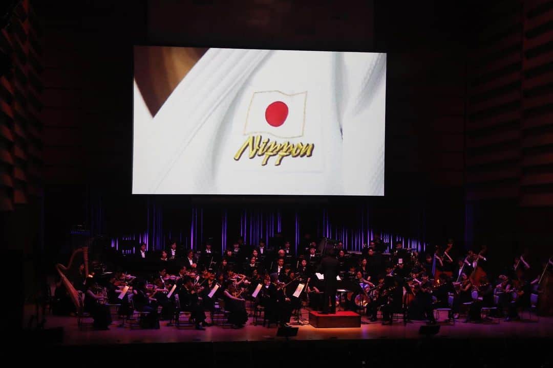 日本オリンピック委員会さんのインスタグラム写真 - (日本オリンピック委員会Instagram)「「オリンピックコンサート2019 in いわき」が20日、開催されました。感動的なオリンピック映像と壮大なシンフォニーオーケストラが共演。1年後に迫った東京2020大会への期待がさらに高まるステージとなりました。 次回公演は7月27日（土）、長野県の長野市芸術館メインホールで開催されます。皆様のお越しをお待ちしています。（写真：フォート・キシモト） . Olympic Concert 2019 in Iwaki was held on 20th July. Spectacle collaboration of Olympics highlight scenes and orchestra sound was met with great applause from the audiences. . #がんばれニッポン #JapaneseOlympicCommittee #TEAMNIPPON #オリンピック #Olympics #オリンピックコンサート #いわき . 📸 PHOTO KISHIMOTO」7月21日 0時23分 - teamjapanjoc