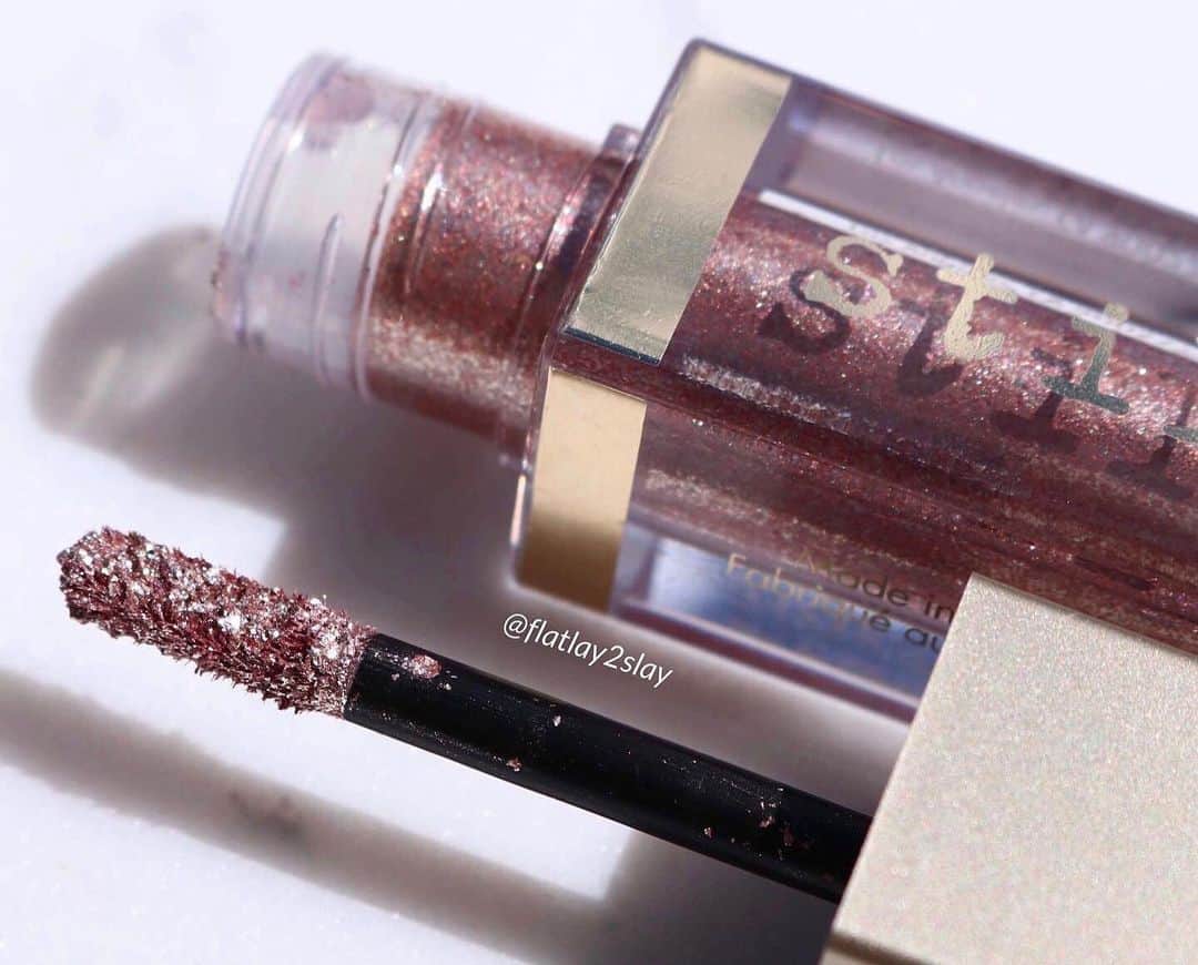 Stila Cosmeticsさんのインスタグラム写真 - (Stila CosmeticsInstagram)「Up close and personal✨  Our #cultclassic shade of #glitterandglow Liquid Eye Shadow in Kitten Karma has a mix of champagne, silver, and copper pigments that add beautiful rosey sparkle to any eye look! 📸 credit: @flatlay2slay #slayallday #kitten #stilacosmetics」7月21日 0時28分 - stilacosmetics