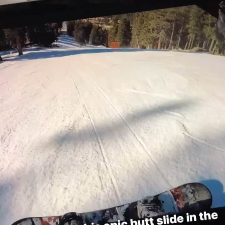 ジェイコブ・ダルトンのインスタグラム：「Sliding into the weekend like my snowboarding skills 😂 #weekend #slide #snowboard」