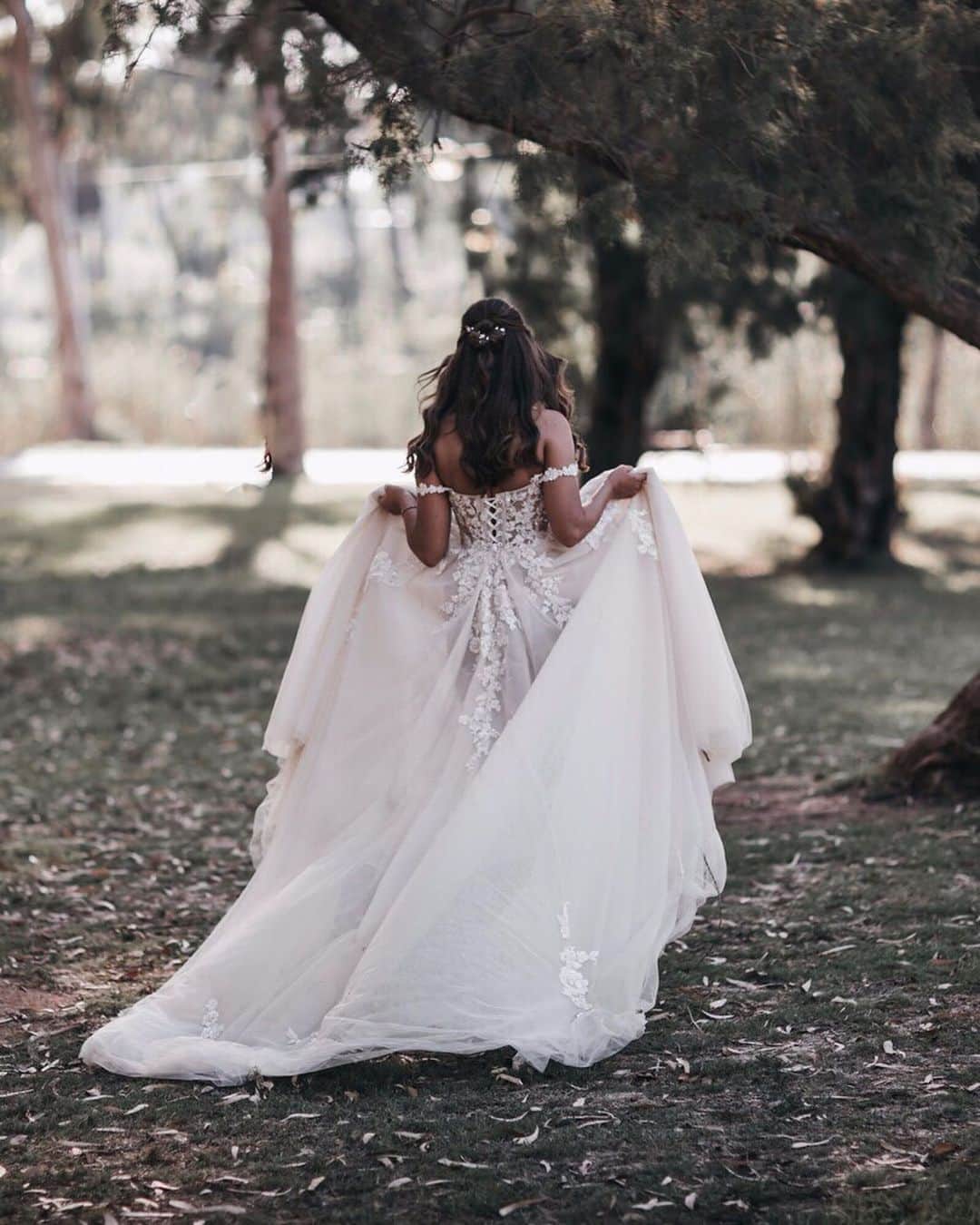 Galia Lahavさんのインスタグラム写真 - (Galia LahavInstagram)「Here comes the princess bride | #GLBride @michalgomel is a vision to sight in her regal #Gia gown #GLCouture 📷 @orichayun」7月21日 0時44分 - galialahav