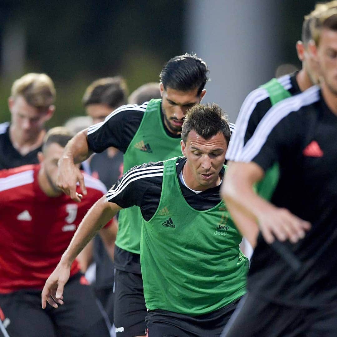 ユヴェントスFCさんのインスタグラム写真 - (ユヴェントスFCInstagram)「Preparing our first game of the season 💪 #MeetTheWonder #ICC2019」7月21日 0時46分 - juventus