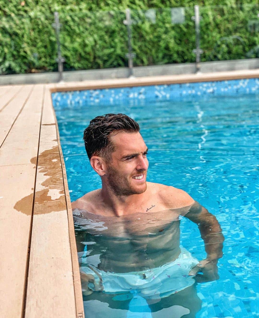 イバイ・ゴメスのインスタグラム：「Euskadi tropical ☀️🏊‍♂️」