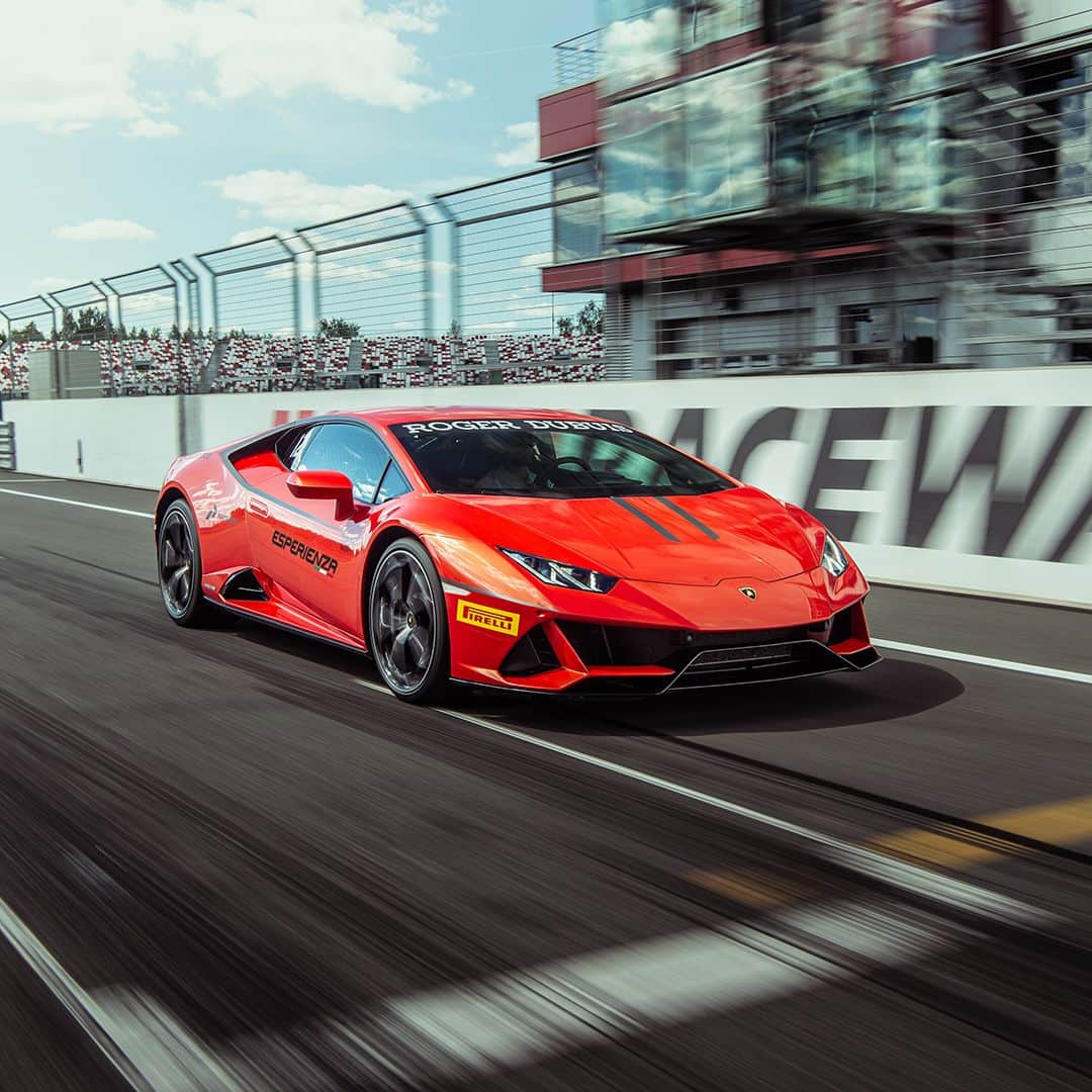 ランボルギーニのインスタグラム：「We were at the Moscow Raceway Track for the Lamborghini Track Days, where Huracán EVO showed how a driving experience can turn into something completely new. And unforgettable.  #Lamborghini #HuracanEVO #EveryDayAmplified」