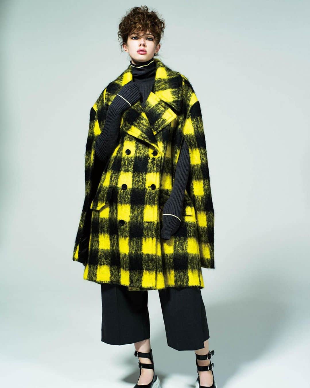 Fashion Headlineのインスタグラム：「三越伊勢丹がお届けするシーズナルカタログ『エクセレントウーマン（EXCELLENT WOMEN）』が発刊中。 独自のディレクションで掲げ、4つのキーワードをもとに解釈する秋のスタイルをチェック! /promotion  #伊勢丹 #三越 #エクセレントウーマン #EXCELLENTWOMEN #カタログ #メゾンマルジェラ #maisonmargiela #burberry #バーバリー #stellamccartney  #ステラマッカートニー #アレキサンダーマックイーン #alexandermcqueen」