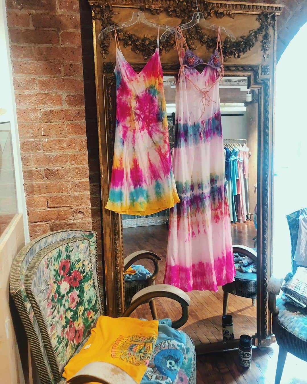 ダニジョーのインスタグラム：「HANGIN’ 🌈🦄✨ tap to pre-order the Neon tie dye mini and Strawberry Fields slip」