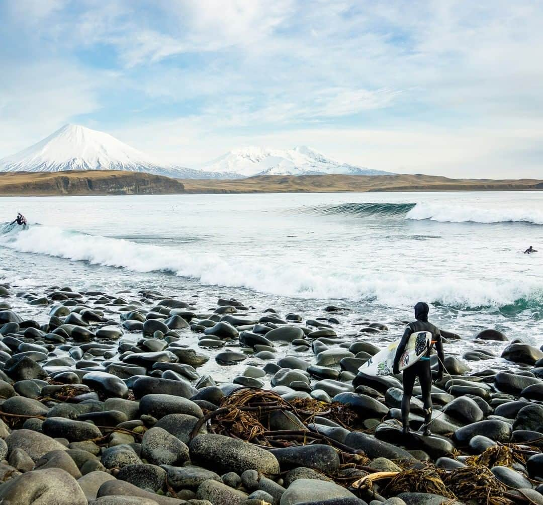 National Geographic Travelさんのインスタグラム写真 - (National Geographic TravelInstagram)「Photo by @Chrisburkard | This day is forever ingrained in my head. In a way, it’s a culmination of my whole career and what I’ve dedicated much of my life to - a remote and untouched cold surf location, perfect empty waves, and a stunning backdrop to top it all off. It certainly was a mission. It took days of travel to get here. Weather was so bad and volatile we could only surf two of the fourteen days we were there and most the time it was a gloomy shade of grey fog. But, we ultimately struck gold. There had been rumors of world-class waves in Alaska and we on this day we managed to find them. When I look at this photo, I see how all of these pieces came together to give me a scene that brings me so much joy and remember what it’s all about.」7月21日 1時08分 - natgeotravel