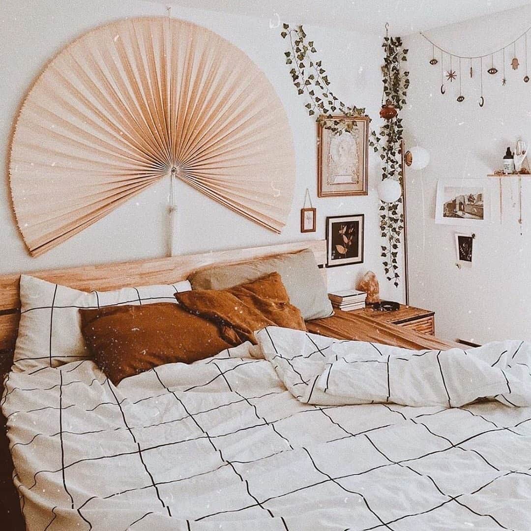 Urban Outfittersさんのインスタグラム写真 - (Urban OutfittersInstagram)「A midday nap sounds perfect right about now, @druzyveins. Don't forget: the home sale is still going! Take up to 40% off bedding, decor, and more. #UOHome @UrbanOutfittersHome」7月21日 1時18分 - urbanoutfitters
