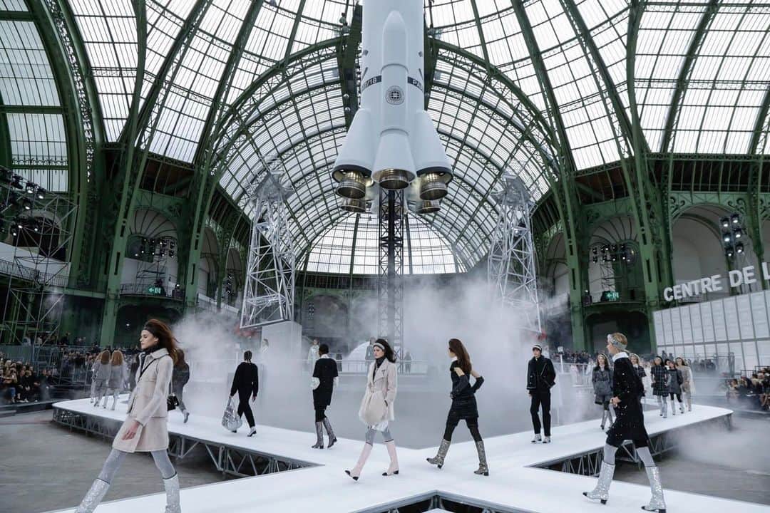 New York Times Fashionさんのインスタグラム写真 - (New York Times FashionInstagram)「For years, designers from Hussein Chalayan to Karl Lagerfeld have looked to the stars for fashion inspiration. The 50th anniversary of the Apollo 11 moon landing has us wondering, is space the new black? Link in bio. Photo by @callvalerio」7月21日 1時16分 - nytstyle