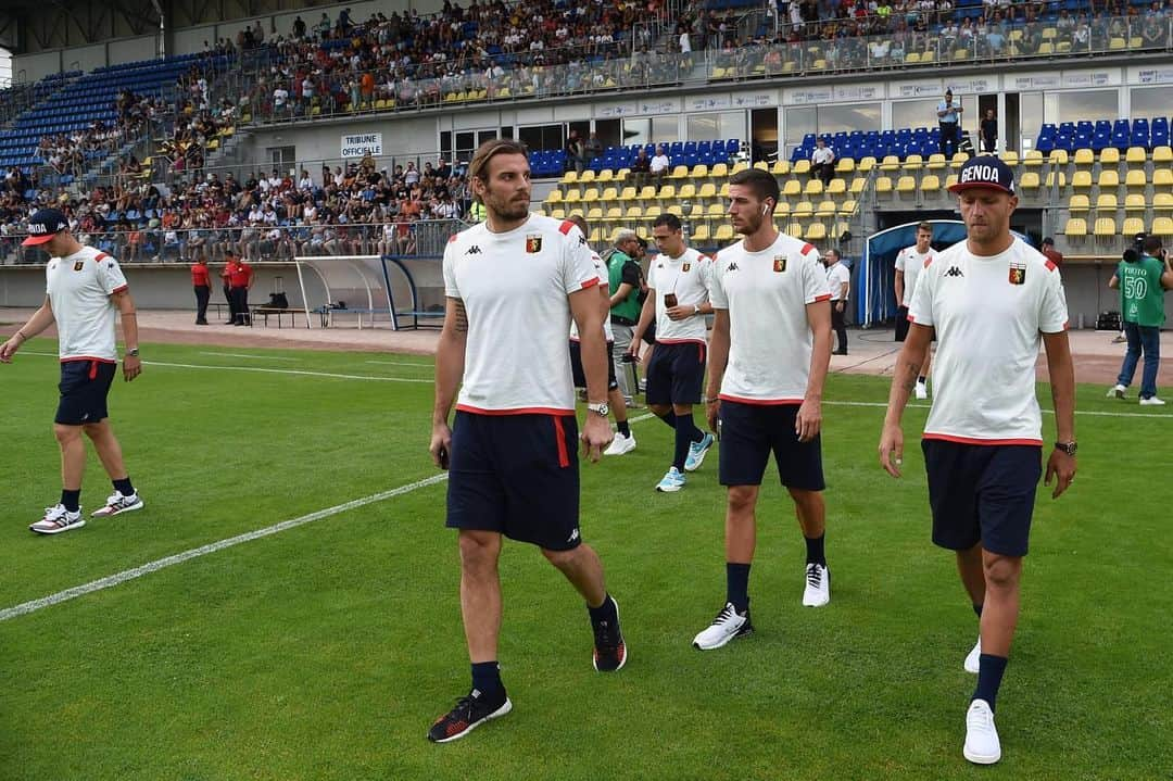 ジェノアCFCさんのインスタグラム写真 - (ジェノアCFCInstagram)「🏟 La squadra è arrivata allo Stadio Jean-Laville. ⚽️ Alle 19 inizia #LyonGenoa. 🔴🔵」7月21日 1時34分 - genoacfc