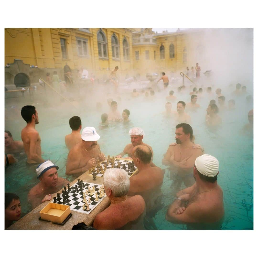 Magnum Photosさんのインスタグラム写真 - (Magnum PhotosInstagram)「Szechenyi thermal baths. Budapest, Hungary. Taken in the New Year. 2000. . Today is #InternationalChessDay. . © @martinparrstudio/#MagnumPhotos . #MartinParr #Szechenyi #Budapest #chess」7月21日 2時01分 - magnumphotos