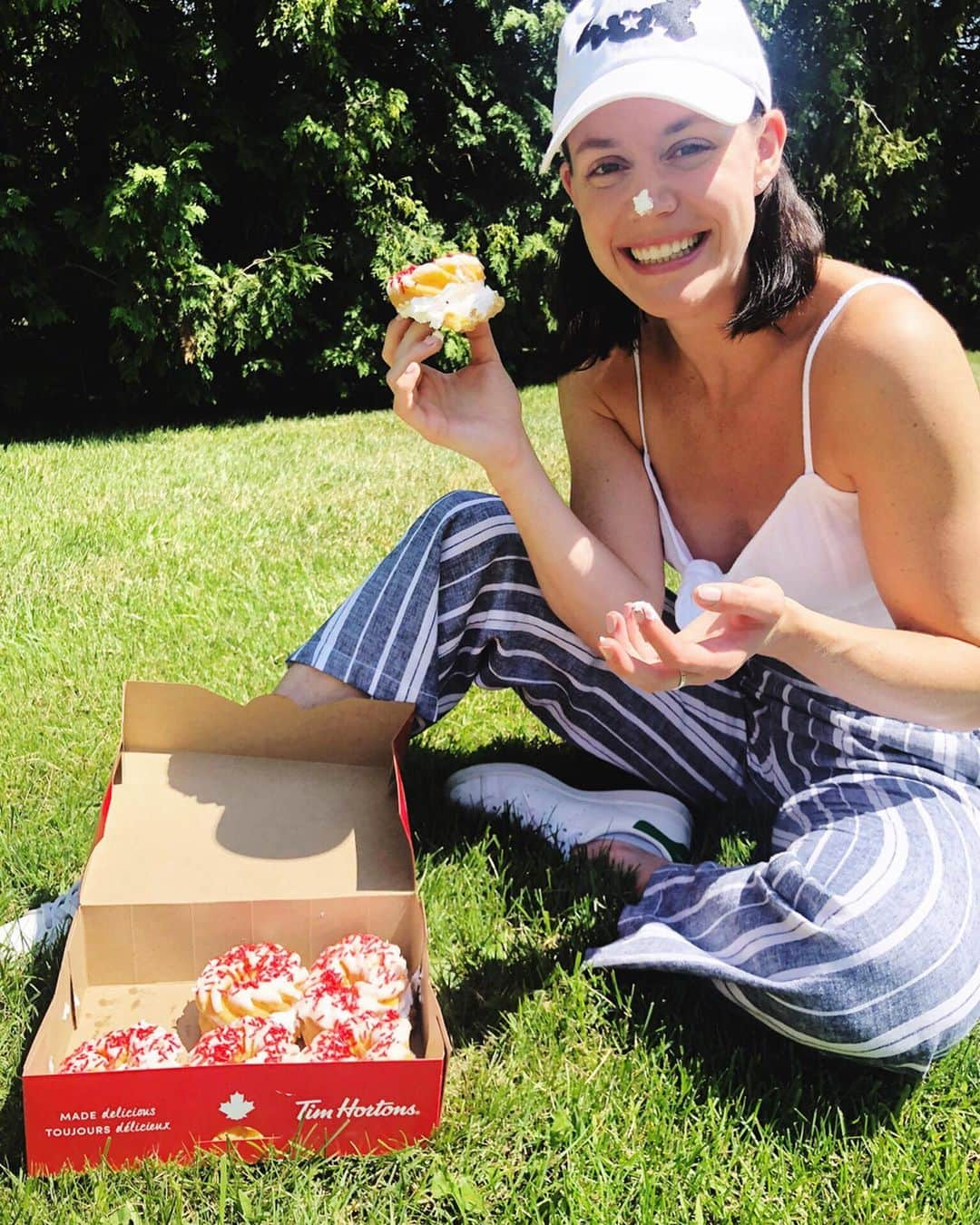 テッサ・ヴァーチュさんのインスタグラム写真 - (テッサ・ヴァーチュInstagram)「DAY OF INCLUSION! . Visit your local @timhortons today and #ChooseToInclude with a purchase of a Special Olympics donut, created by @specialocanada athlete Tori Ranson. 100% of proceeds support Special Olympics athletes across Canada! . 🍩🍩🍩 #DayOfInclusion #SpecialOlympics」7月21日 1時57分 - tessavirtue17