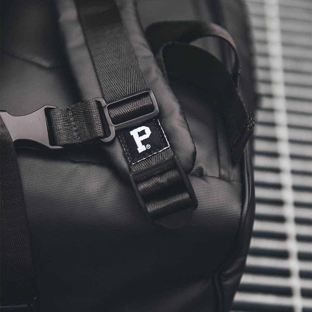 Portlandさんのインスタグラム写真 - (PortlandInstagram)「We all know the weather in Portland can be unpredictable, that’s why @portlandgear new “commuter bag” is perfect for your everyday use. With wet seal zippers, pockets and just the right size to fit your laptop and daily essentials, we believe you won’t be able to leave the house without it.  Now available in black online and in store for $70, grab one before they’re gone! (Link in bio)  #portland #pdx #portlandnw #bag #portlandgear」7月21日 2時02分 - portland