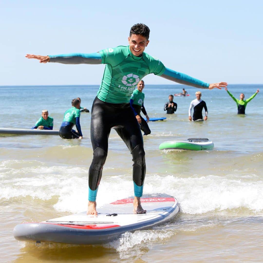 マルク・バルトラさんのインスタグラム写真 - (マルク・バルトラInstagram)「Siempre hay una primera vez! 🏄🏻‍♂️🤙🏼☀️ #LaLigaWorld @laligasports 🌍 #surf #paddle」7月21日 2時05分 - marcbartra