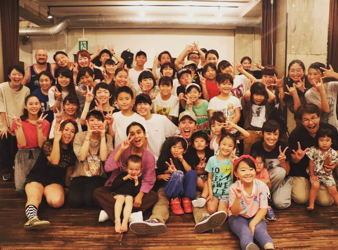 UNOさんのインスタグラム写真 - (UNOInstagram)「"CONNECTED" しあわせ100%！ NOPPOさんと共にワクワクしながらのぞんだWorkshop。 なんだかレッスンというよりもお祭りのようなpartyの時間でした！ ・  あらゆる世代の色々な方が参加してくださいました。 耳が聞こえる人、聞こえない人。 踊り大好きな人、踊り初挑戦の人。 近場でよく見かけるあの子、遠方からわざわざ来てくださった方。  みんなで輪になって、みんなでにっこにこしながら、みんなで良い汗かきましたぁー🌞🌞🌞 ・  不定期ではございますが、また開催いたしますので、皆様のご参加お待ちしております！ ・ いつもスーパーサポートありがとうございます！！ @danceworks_jpn ・ special thanks @noppo_stkgz ☺︎」7月21日 2時14分 - unoboooo