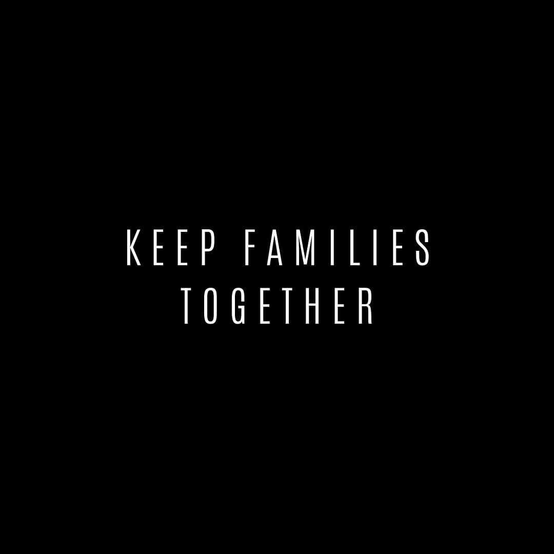 ショーン・メンデスさんのインスタグラム写真 - (ショーン・メンデスInstagram)「Keep families together.. Please support organizations like @supportKIND, that are working to #protectfamilies imprisoned at the border. supportkind.org」7月21日 2時15分 - shawnmendes