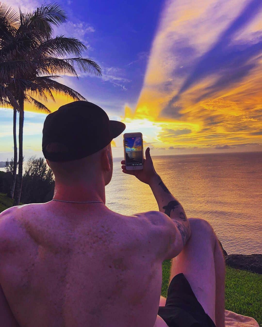 レオン・エルスさんのインスタグラム写真 - (レオン・エルスInstagram)「😍 super sunsets Kauai」7月21日 2時16分 - leonelse