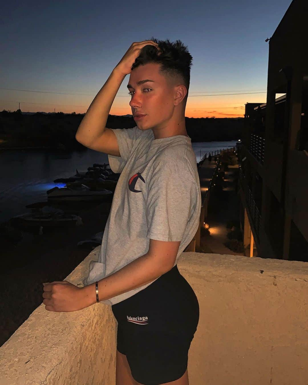 ジェームス・チャールズさんのインスタグラム写真 - (ジェームス・チャールズInstagram)「I got burnt」7月21日 2時28分 - jamescharles