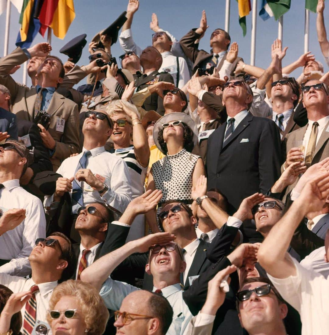 National Geographic Creativeさんのインスタグラム写真 - (National Geographic CreativeInstagram)「Photo by Otis Imboden | Thousands gather at the Kennedy Space Center in Florida to watch Apollo 11 lift off. #Apollo1150thAnniversary #Apollo11Anniversary #Apollo11」7月21日 2時22分 - natgeointhefield