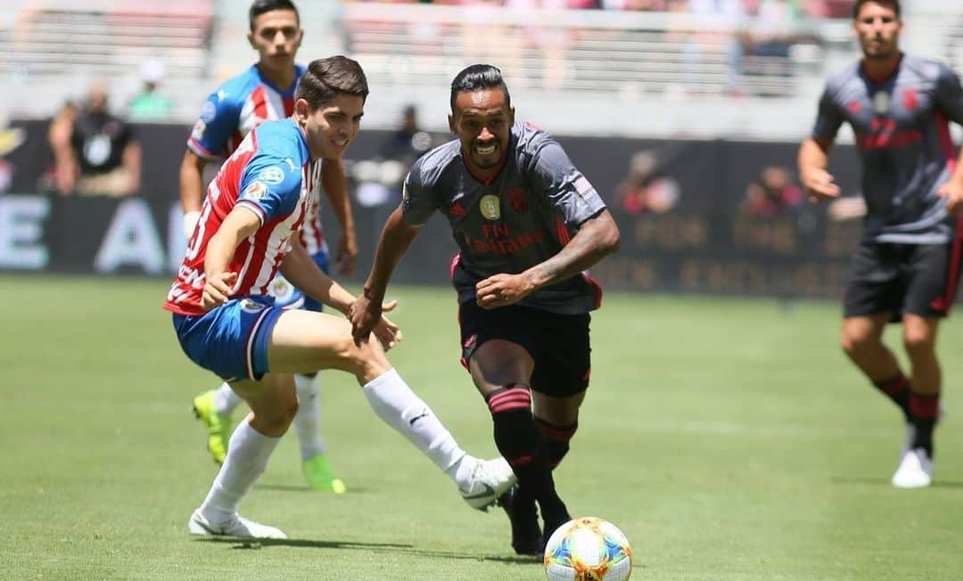 カイオ・ルーカス・フェルナンデスさんのインスタグラム写真 - (カイオ・ルーカス・フェルナンデスInstagram)「E o trabalho continua..🔴⚪️ @slbenfica」7月21日 7時54分 - 7caiolucas