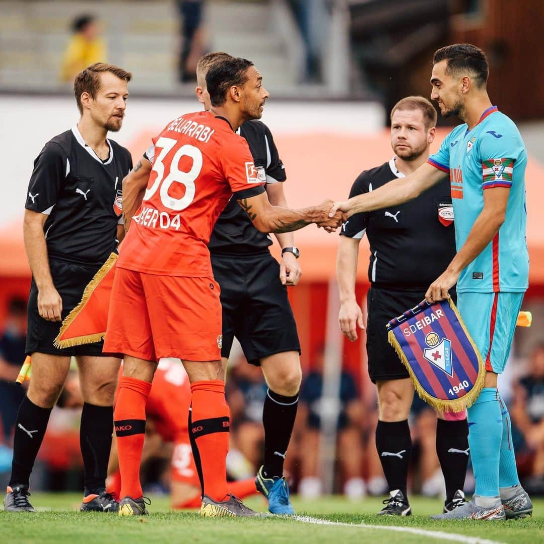 バイエル・レバークーゼンさんのインスタグラム写真 - (バイエル・レバークーゼンInstagram)「The second 90 minutes are on! #Bayer04 va @sdeibar 🤝 Look, who’s today’s #Werkself captain 😍⚫️🔴 🚀 #B04EIB #B04inAustria 🇦🇹 #Bayer04」7月21日 2時31分 - bayer04fussball