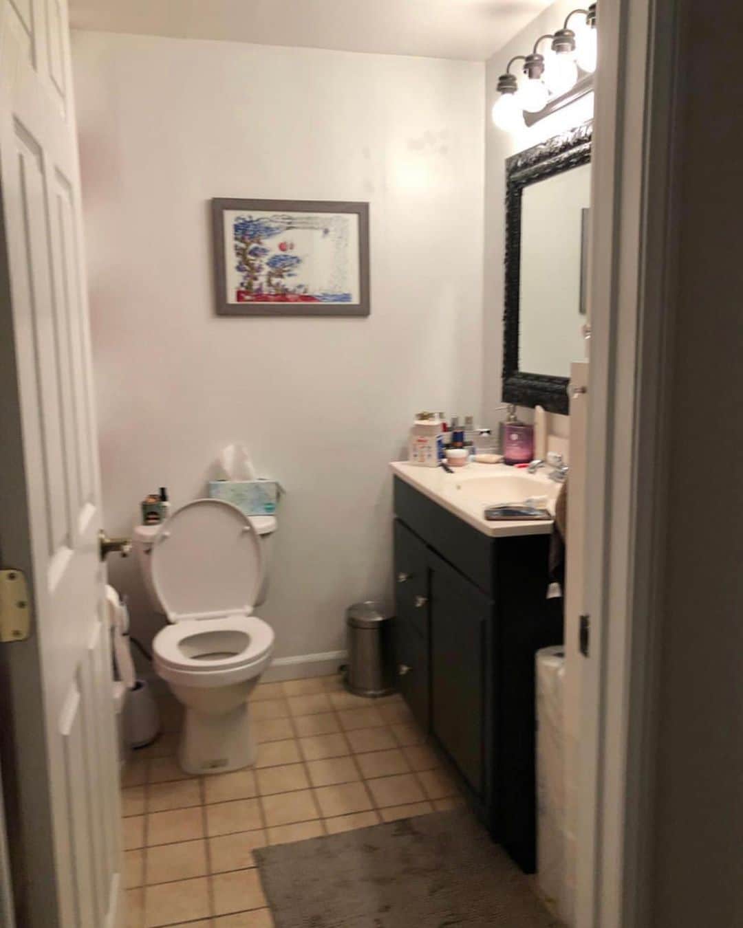 ブラント・ドーハティさんのインスタグラム写真 - (ブラント・ドーハティInstagram)「Check out the before pic! When we bought this house, we knew our half bathroom needed a facelift (and a shower!) I think we did alright.  Tile: @thebuilderdepot  Toilet: @swissmadison  Vanity light: @lustrouslumens」7月21日 2時37分 - brantdaugherty