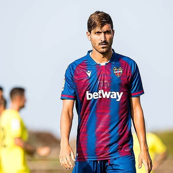 レバンテUDさんのインスタグラム写真 - (レバンテUDInstagram)「31'|0-1| Se adelanta el @villarrealcf. Partido muy nivelado en El Saler. 📺 @levante_tv  #PreSeason #LUDInside」7月21日 2時38分 - levanteud