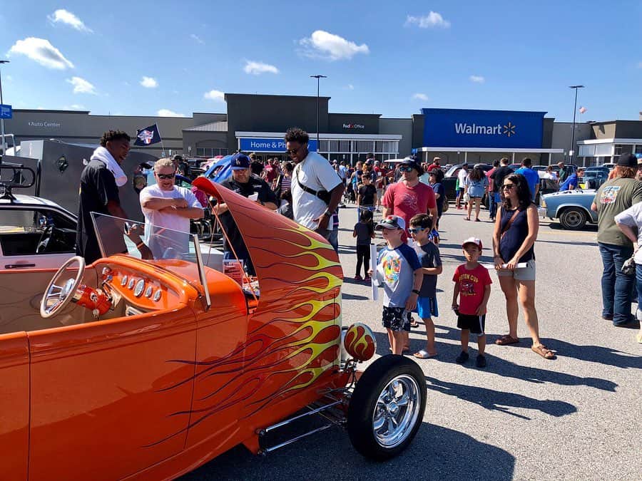 Hot Wheelsさんのインスタグラム写真 - (Hot WheelsInstagram)「Bentonville rocked it! 🤘 With hundreds of cars looking to be named the winner of this #HotWheelsLegends Tour stop, Calvin Lutz and his sweet 1969 International Harvester was the best in show! Congrats, Calvin, we’ll see you in Las Vegas for SEMA 2019.」7月21日 3時03分 - hotwheelsofficial