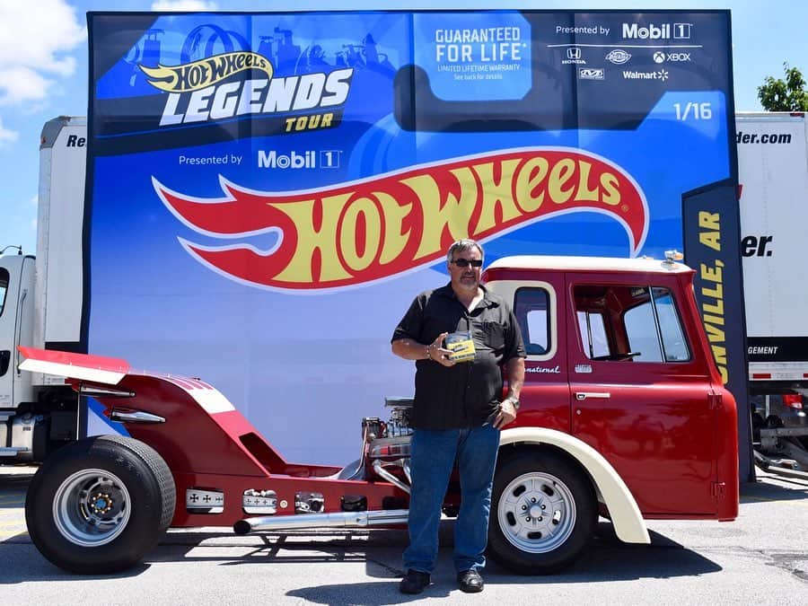 Hot Wheelsさんのインスタグラム写真 - (Hot WheelsInstagram)「Bentonville rocked it! 🤘 With hundreds of cars looking to be named the winner of this #HotWheelsLegends Tour stop, Calvin Lutz and his sweet 1969 International Harvester was the best in show! Congrats, Calvin, we’ll see you in Las Vegas for SEMA 2019.」7月21日 3時03分 - hotwheelsofficial