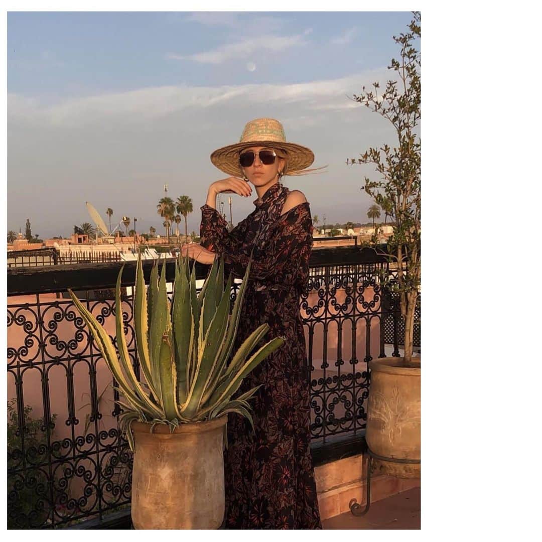 シューマッハさんのインスタグラム写真 - (シューマッハInstagram)「Marocco #Marrakech @veronica_giomini wearing #fw19 🌴🌴 #dorotheeschumacher #acolorfulmind #marocco🇲🇦 #veronicagiomini #traveltheworld #travelgram #vacataion #mood #summer #simmervibes #dresses #maxidress #love #takemethere」7月21日 2時55分 - dorotheeschumacher