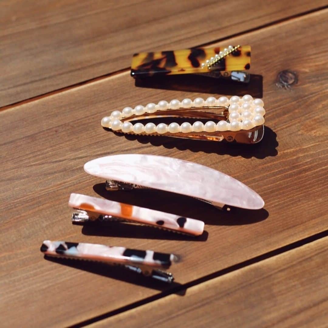 アクセサライズのインスタグラム：「A collection worth coveting; shop and stack our new-in hair clips for a fun take on accessorizing. 📷 @eilis.anne  Tap the link in the bio to shop now.  #Accessorize #Accessorizer」