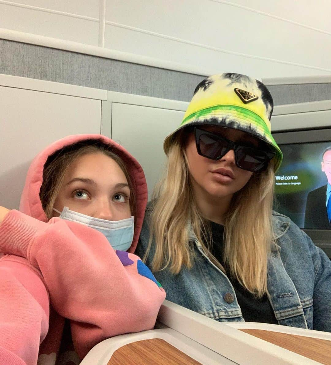 マディー・ジーグラーさんのインスタグラム写真 - (マディー・ジーグラーInstagram)「airplane mode」7月21日 3時00分 - maddieziegler