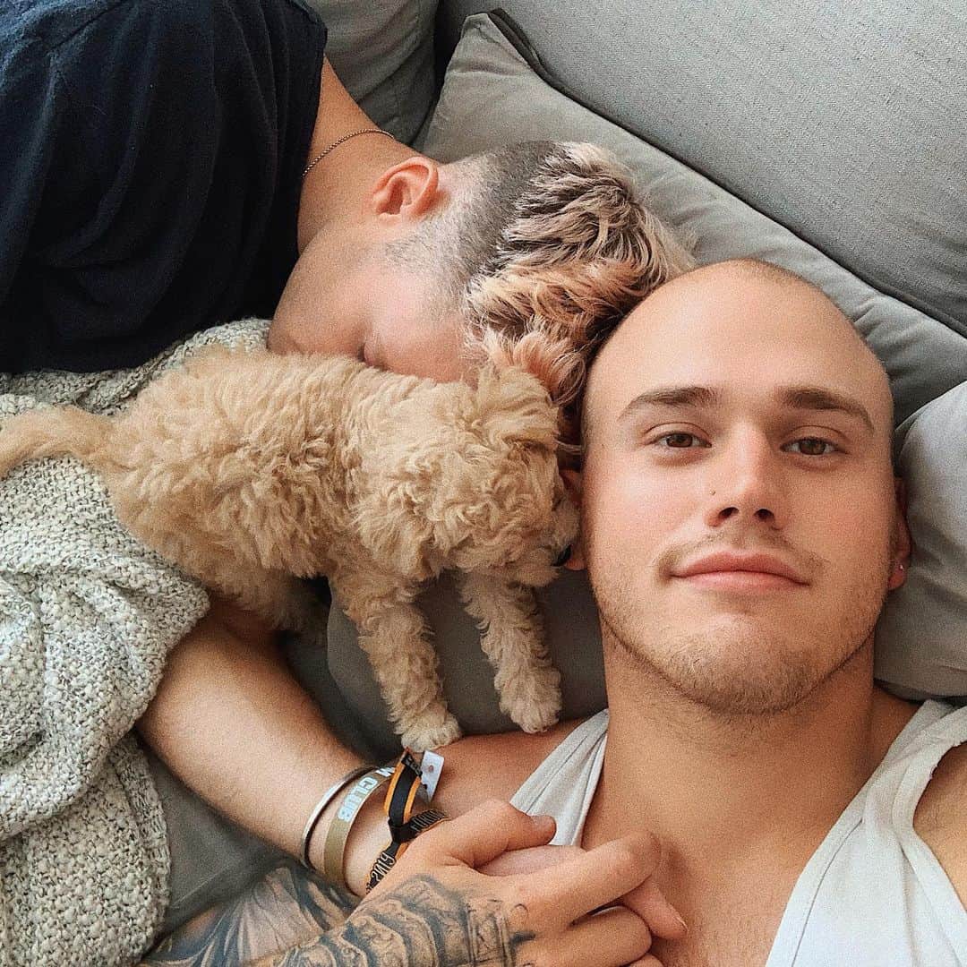 のインスタグラム：「A successful Saturday morning with these two boys. I love them so fucking much it’s dumb 😍」
