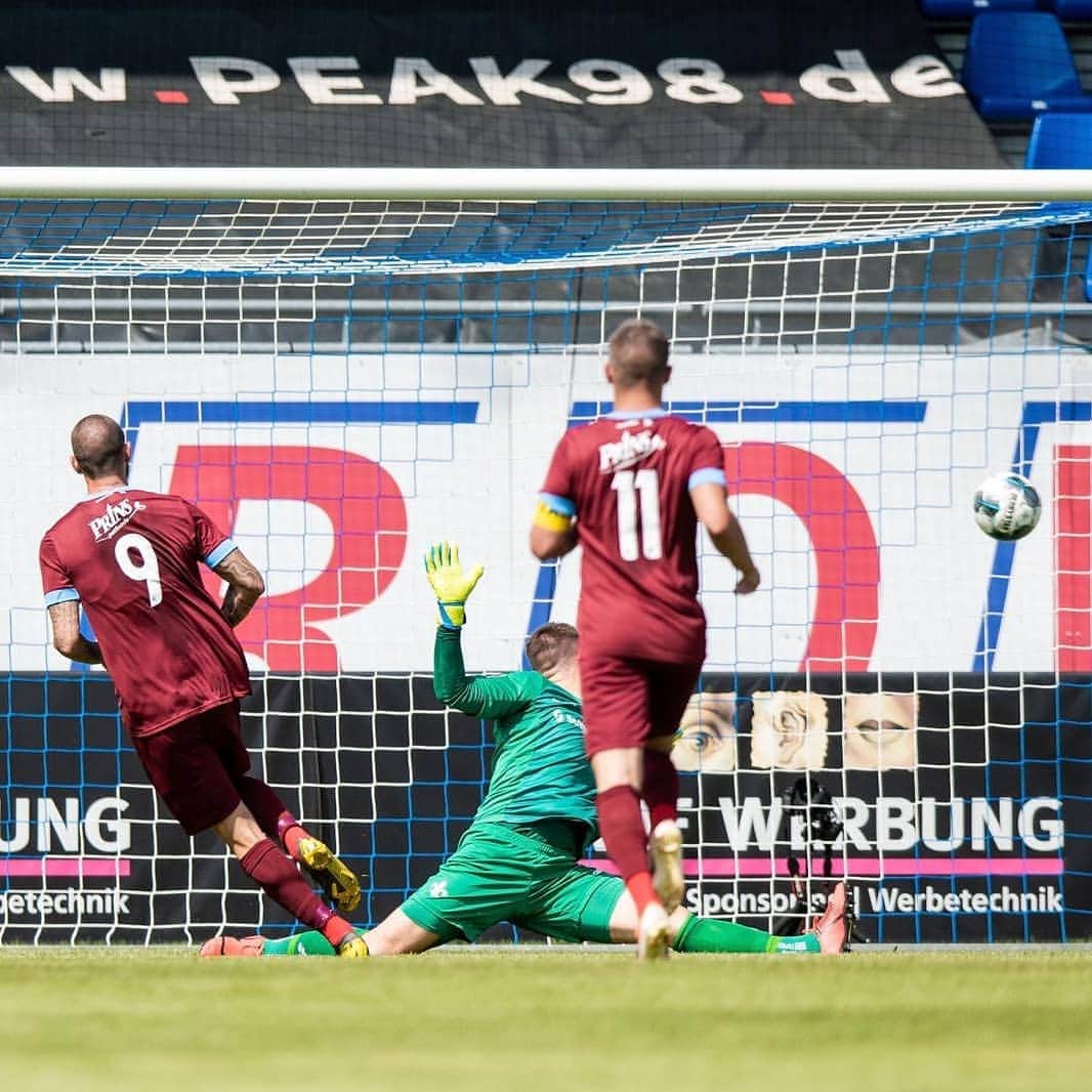 ティム・マタヴジュのインスタグラム：「First win in summer friendly games 💪⚽ #Vitesse」