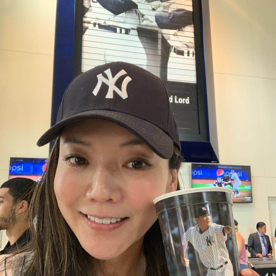 和央ようかさんのインスタグラム写真 - (和央ようかInstagram)「New York Night 🍎❤️👍 #yankeestadium  Thank u @haleyswindal ❤️😘 ヤンキースのゲーム👍❤️ 本来マー君登板予定につきマー君カップ🥤ゲット😀が、先日の天候につきローテーション代わり…💦💦が、楽しんだよ😘ニューヨークだな、アメリカ🇺🇸だなといつもここに来ると感じる🤔私も凛として生きよう😘🇯🇵💪 #takakonystylin🍎 #nyc🍎#nylife  #yokawao#和央ようか」7月21日 3時26分 - yokawao0215