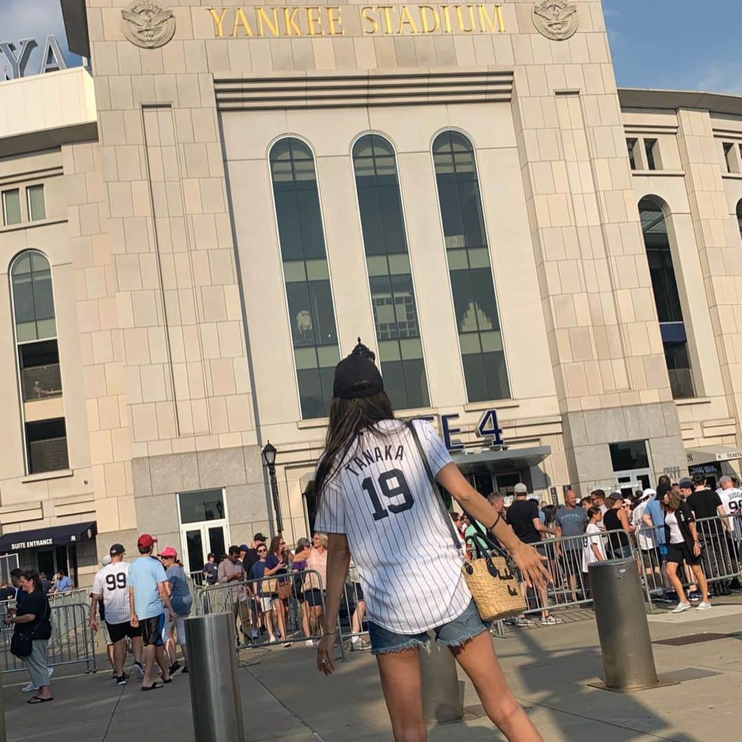 和央ようかさんのインスタグラム写真 - (和央ようかInstagram)「New York Night 🍎❤️👍 #yankeestadium  Thank u @haleyswindal ❤️😘 ヤンキースのゲーム👍❤️ 本来マー君登板予定につきマー君カップ🥤ゲット😀が、先日の天候につきローテーション代わり…💦💦が、楽しんだよ😘ニューヨークだな、アメリカ🇺🇸だなといつもここに来ると感じる🤔私も凛として生きよう😘🇯🇵💪 #takakonystylin🍎 #nyc🍎#nylife  #yokawao#和央ようか」7月21日 3時26分 - yokawao0215