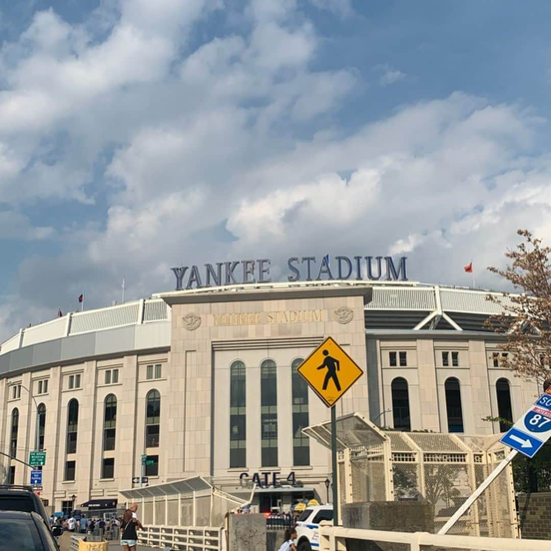 和央ようかさんのインスタグラム写真 - (和央ようかInstagram)「New York Night 🍎❤️👍 #yankeestadium  Thank u @haleyswindal ❤️😘 ヤンキースのゲーム👍❤️ 本来マー君登板予定につきマー君カップ🥤ゲット😀が、先日の天候につきローテーション代わり…💦💦が、楽しんだよ😘ニューヨークだな、アメリカ🇺🇸だなといつもここに来ると感じる🤔私も凛として生きよう😘🇯🇵💪 #takakonystylin🍎 #nyc🍎#nylife  #yokawao#和央ようか」7月21日 3時26分 - yokawao0215