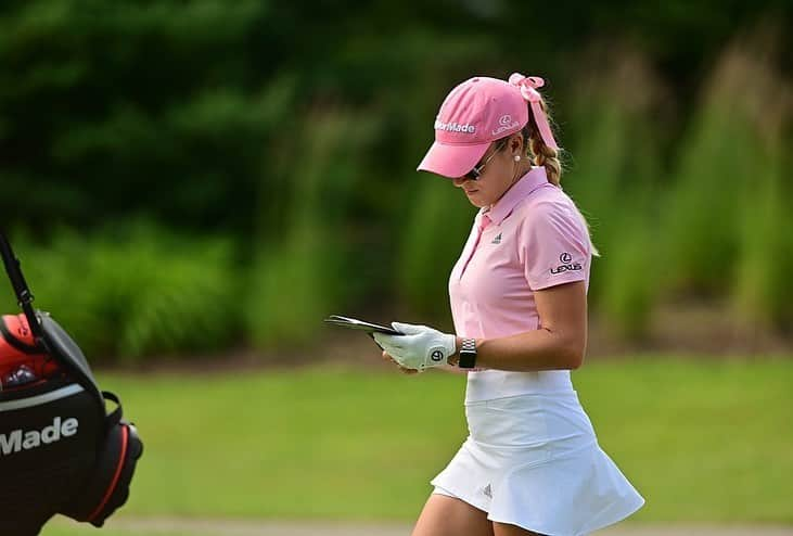 サンドラ・ガルさんのインスタグラム写真 - (サンドラ・ガルInstagram)「I am so glad I said “yes” when @nataliegulbis asked me to play the @dowglbi team event. Not only was the unique format a breath of fresh air, but I was so lucky to learn and be inspired by one of the most positive and strong women I’ve ever met - my team mate. Huge congratulations to Cydney & @thidapa_jts for lighting up the golf course with 🐥s and winning in style 👊🏻👊🏻👊🏻」7月21日 3時27分 - thesandragal