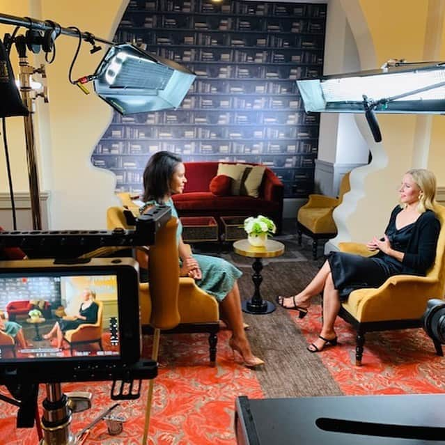 Good Morning Americaさんのインスタグラム写真 - (Good Morning AmericaInstagram)「@abontv one-on-one with @kristenanniebell talking #VeronicaMars on @hulu and more! The exclusive interview coming soon to GMA!」7月21日 3時47分 - goodmorningamerica