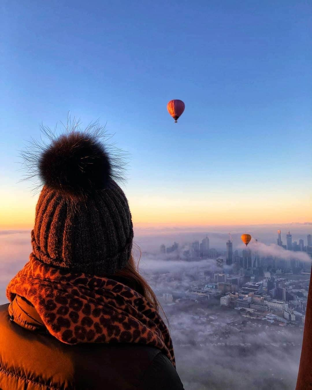 Australiaさんのインスタグラム写真 - (AustraliaInstagram)「When you take ‘rise and shine’ literally. 🎈 Aside from the slightly early alarm clock, starting your day with a @globalballooningaustralia hot air balloon flight has many perks. There aren’t many major cities where you can fly directly over the CBD; @visitmelbourne’s skyscrapers certainly make this experience extra special. While you’re up in the sky, start planning where you want to visit afterwards as you float by iconic #Melbourne attractions like @MCG, @eureka_skydeck and @royalbotanicgardensvic. Our tip: Opt for the breakfast package so you can enjoy a buffet at @pullmanonthepark after the flight.  #seeaustralia #visitvictoria #visitmelbourne #explore #travel #hotairballoon」7月21日 4時00分 - australia