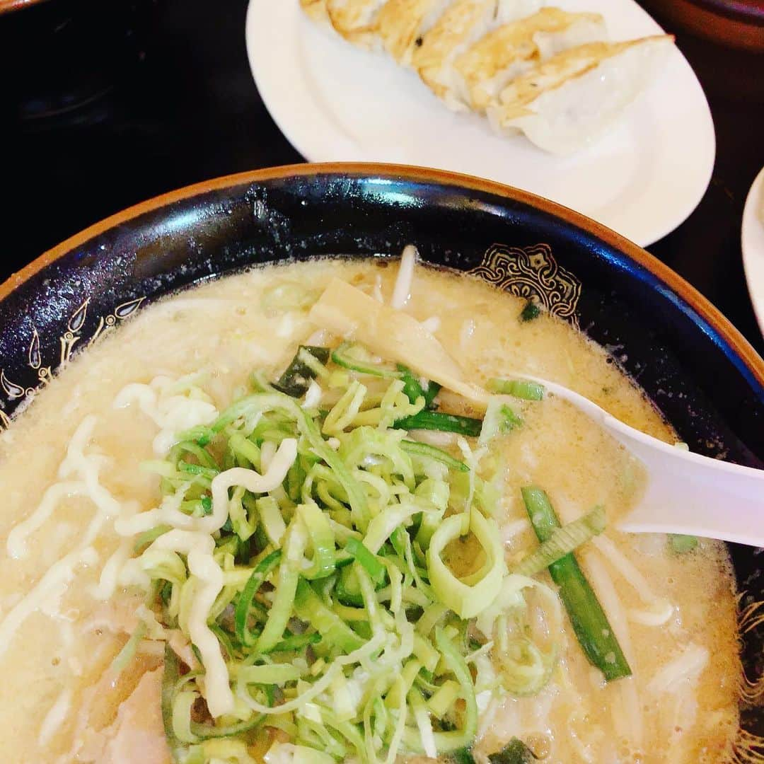 NAOMIさんのインスタグラム写真 - (NAOMIInstagram)「Parisの 「なりたけ」ラーメンへ🍜  コッテリ背油を使った (私は油少なめで) 味噌ラーメンがお気に入り🍜  18時ぐらいから 長蛇の列が出来るお店。  31 rue des Petits Champs  #parisでラーメン  #ラーメンnaritake #なりたけ  #たまにはね❣️ #本店は千葉県だそうです #裏paris  @topparisresto  @paris」7月21日 4時12分 - naominakano703