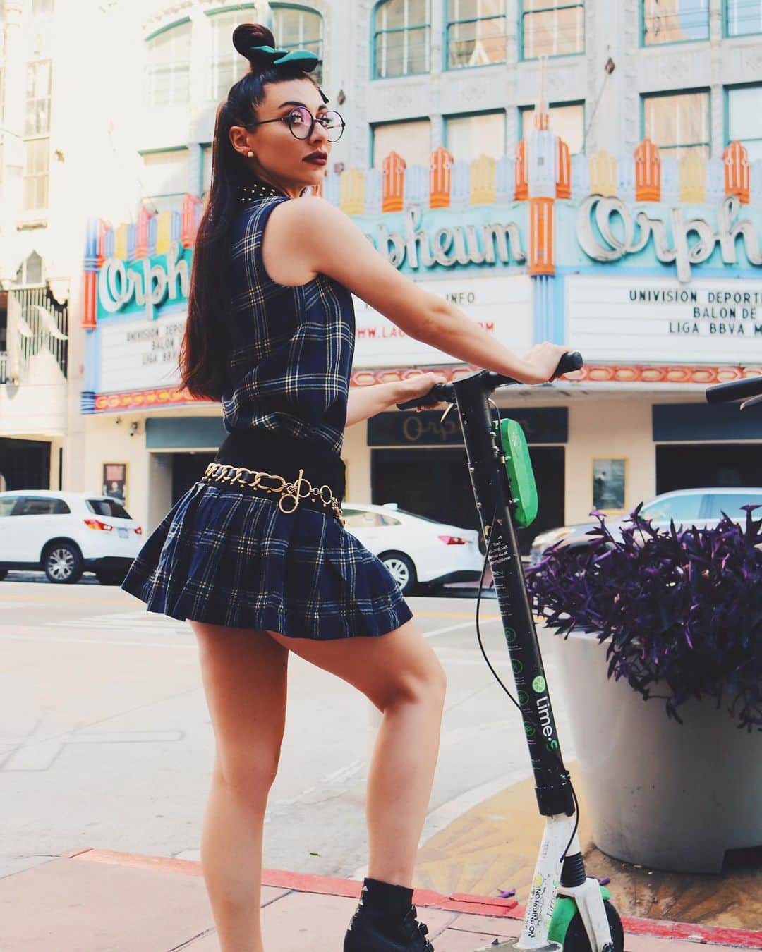 カーミンのインスタグラム：「scooter braun 🛴」