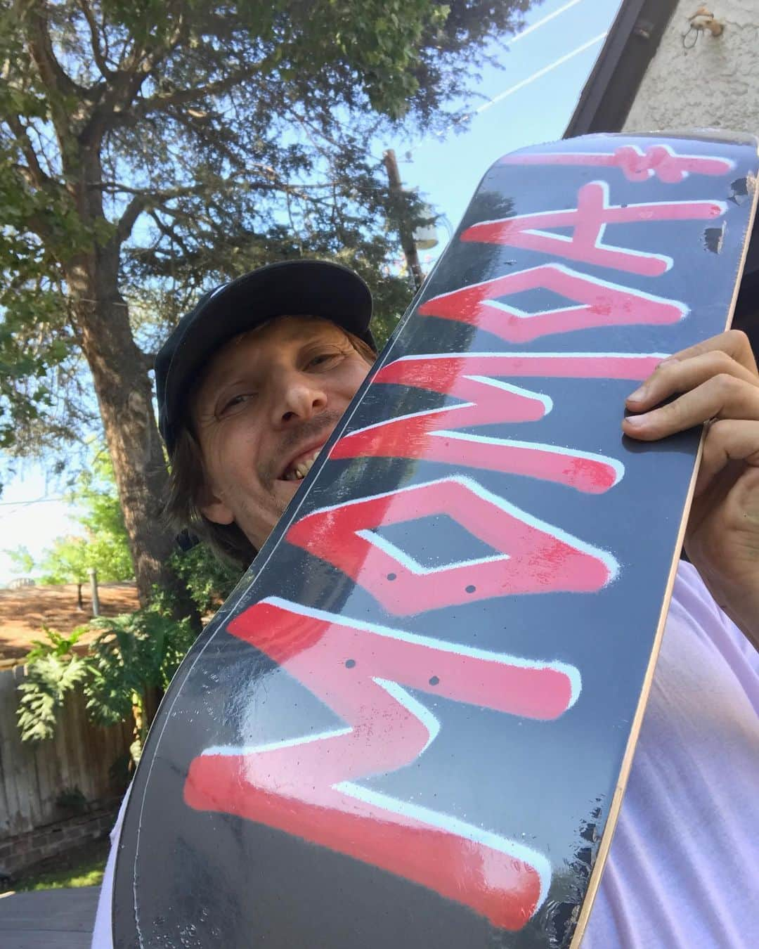 ジェイソン・モモアさんのインスタグラム写真 - (ジェイソン・モモアInstagram)「Happy birthday my loveee.  Mahalo unko @erikellington for our MOMOA @deathwishskateboards  So stoked my mind is blown  #greenongreenlookgood #pinkonpinklookgood @shakejunt aloha j.  Happy lucky papa」7月21日 4時30分 - prideofgypsies