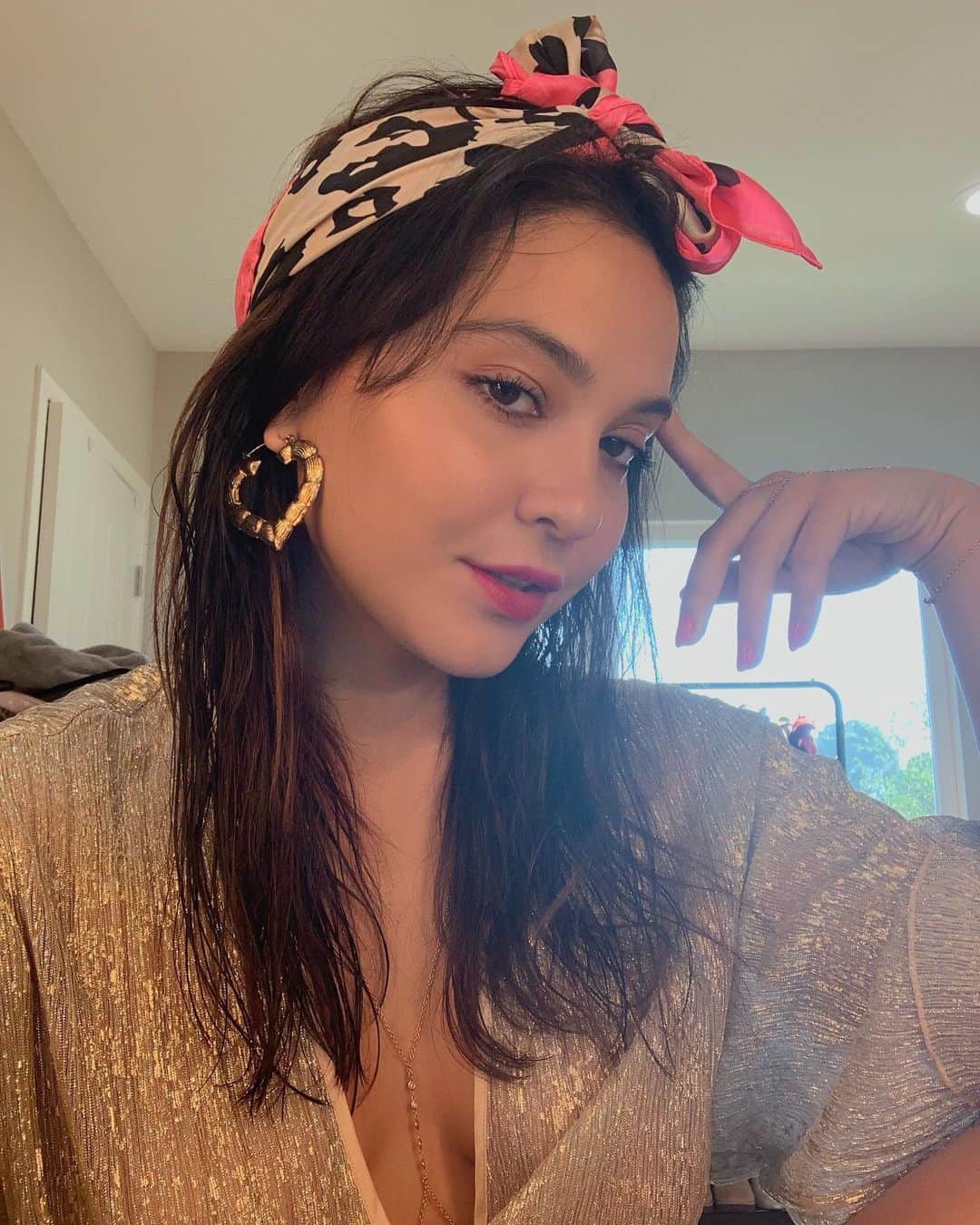 ステラ・ハジェンズのインスタグラム：「the extra life chose me 👸🏻 @fashionnova happy Saturday y’all!!! 💙💙💙」