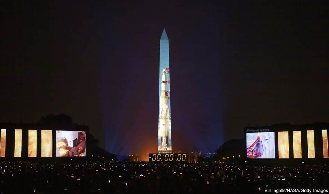 ABC Newsさんのインスタグラム写真 - (ABC NewsInstagram)「Celebrating #Apollo50th on the National Mall, a full-motion projection-mapping artwork was projected on to the National Monument, while flanked by archival footage of the historic Apollo 11 mission. #Apollo11 #space #moonwalk #moonshot #nasa」7月21日 4時45分 - abcnews