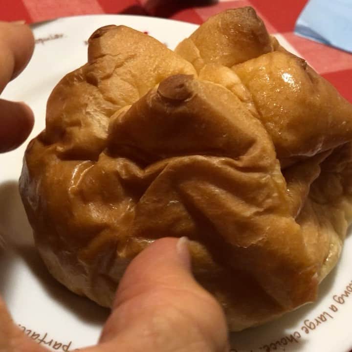 はいじぃのインスタグラム：「それにしても、ラケルのパン。 マジでヤバい。」