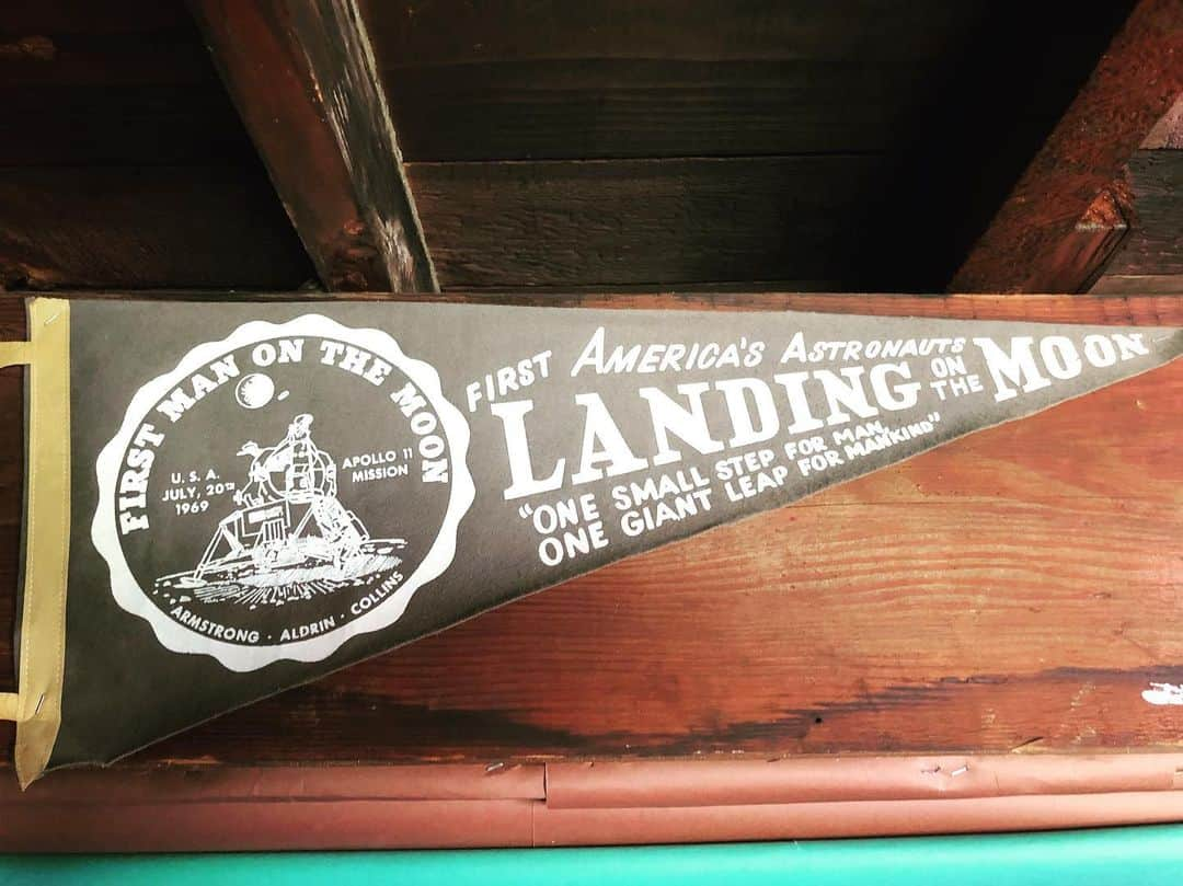 シーマス・デヴァーさんのインスタグラム写真 - (シーマス・デヴァーInstagram)「Back when felt pennants were a thing 50 years ago #Apollo11 #moonlanding50th #HowIdecorateMyGarage」7月21日 5時13分 - seamuspatrickdever