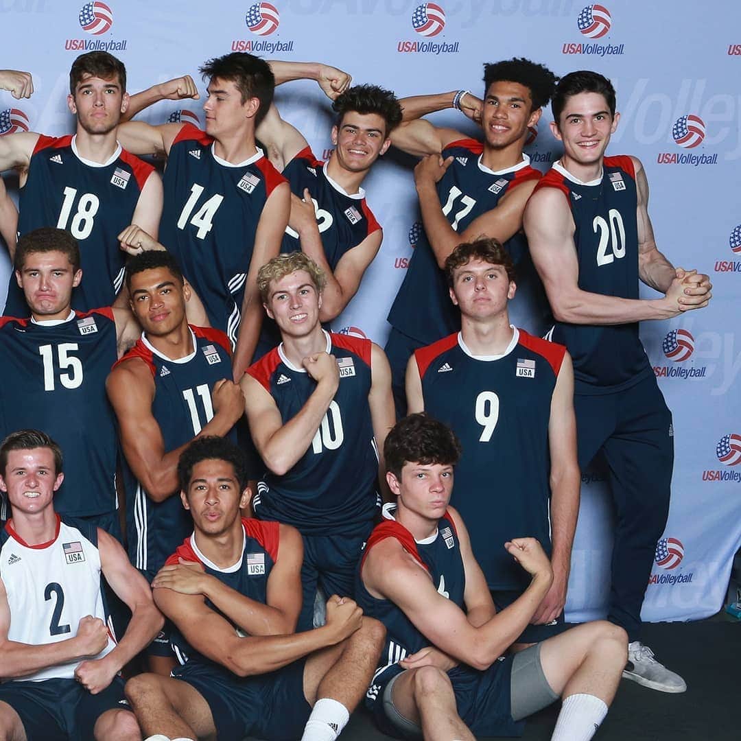 USA Volleyballさんのインスタグラム写真 - (USA VolleyballInstagram)「Our Boys Youth National Training Team holding a flex-off at #USAVhpc. 🇺🇲💪 --- After the tourney, 12 of them will head to Tunisia for the FIVB U19 World Championships!」7月21日 5時07分 - usavolleyball