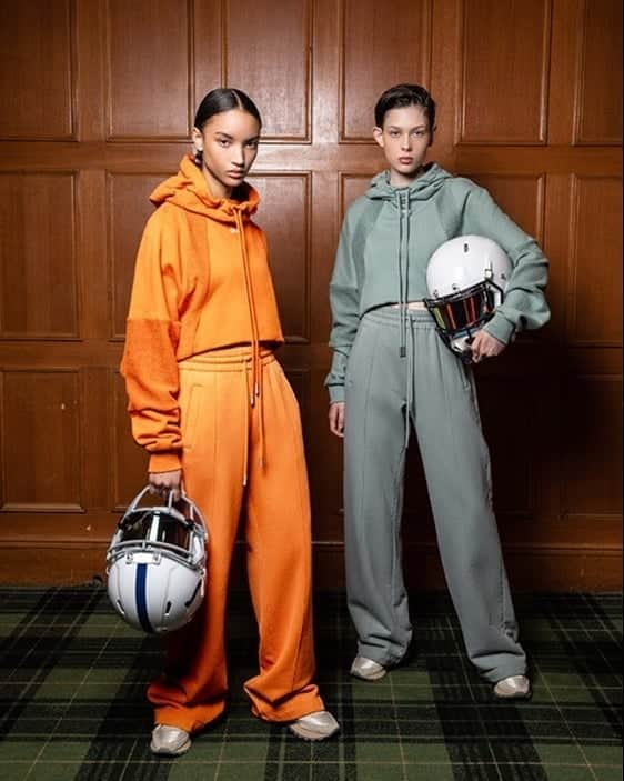 OFF-WHITE C/O VIRGIL ABLOHさんのインスタグラム写真 - (OFF-WHITE C/O VIRGIL ABLOHInstagram)「pf19 women's Off-White™ collection titled "Do You Cheer" now delivered worldwide. photography c/o @viktorvauthier」7月21日 5時09分 - off____white